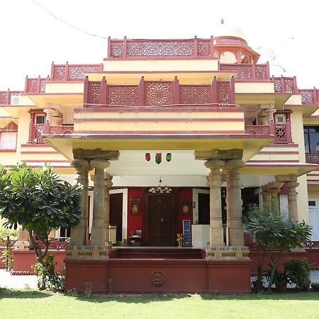 Hotel Siddhartha Palace Ахмедабад Екстериор снимка
