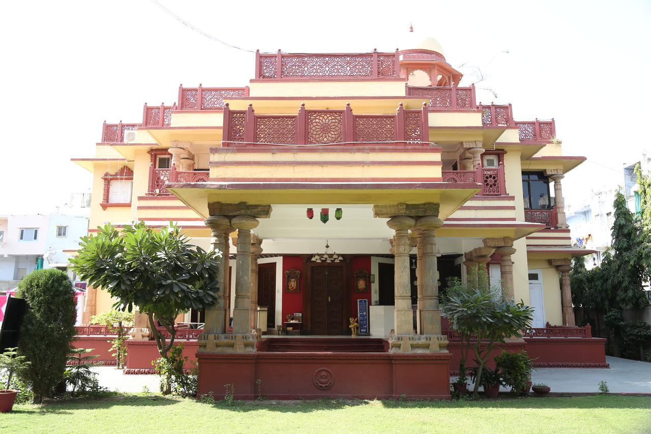 Hotel Siddhartha Palace Ахмедабад Екстериор снимка