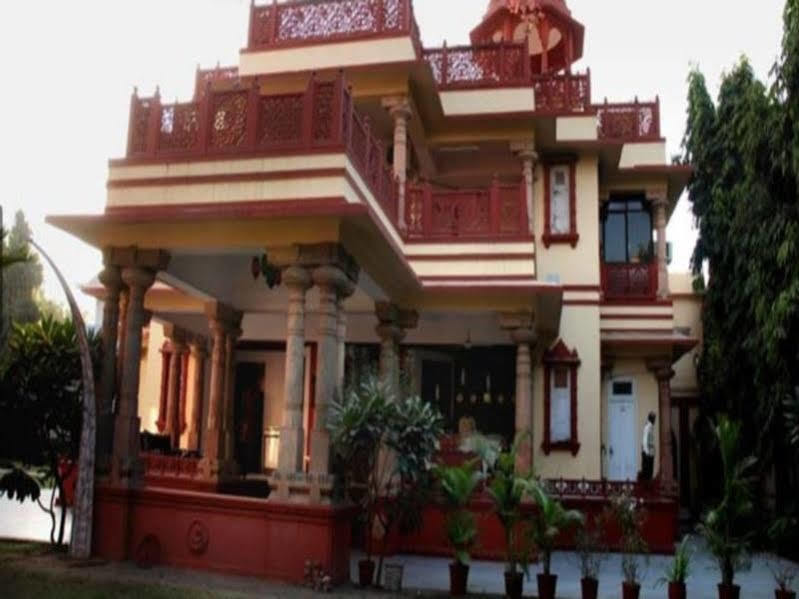 Hotel Siddhartha Palace Ахмедабад Екстериор снимка